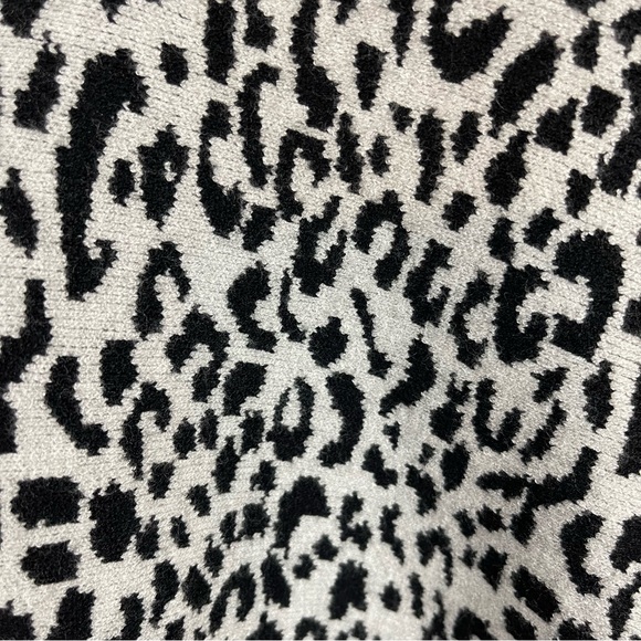 Cozy Leopard Print V-Neck Sweater L Rainbow Trim Dolman Sleeve Gray Black - Picture 3 of 10